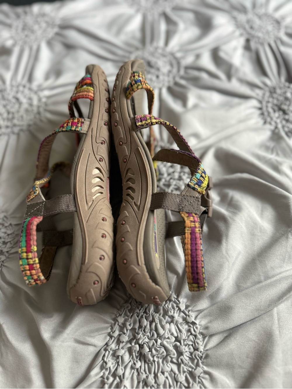 Skechers woman’s Beige Sandals with Multicolor Woven Straps - Picture 6 of 12